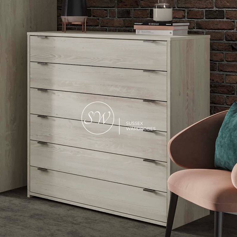 Chest of Drawers in a Light Woodgrain Finish